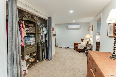 Beautifully updated 5 bedroom, 3.5 bath home with approx 3 - photo 45