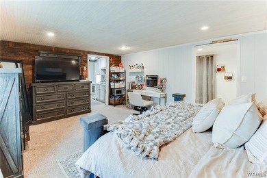 Beautifully updated 5 bedroom, 3.5 bath home with approx 3 - photo 48