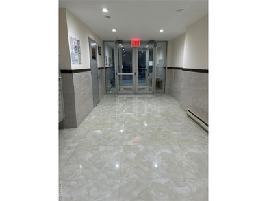 Location Location very convenient to shopping, supermarket and