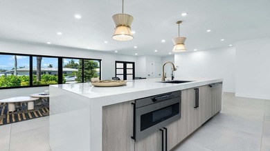 Beautifully renovated and completely move-in ready! This - photo 8