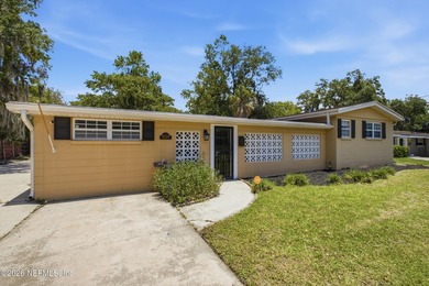 Welcome home to this charming pool property in the heart of - photo 3
