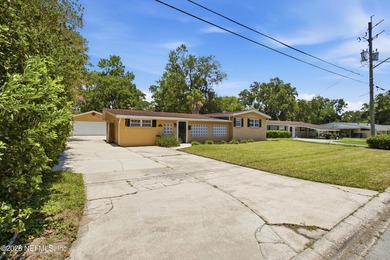 Welcome home to this charming pool property in the heart of - photo 4