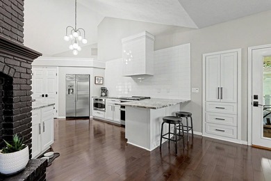 Beautiful modern customized home on the lake side of The - photo 14