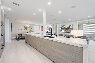 Beautifully updated harbor home in the prestigious Admirals Cove - photo 2