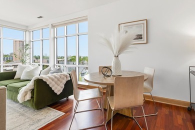 Floor-to-ceiling windows frame the spectacular 270 city views - photo 11