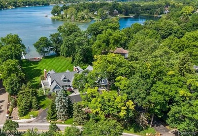 Absolutely stunning waterfront home on Upper Straits Lake - photo 1