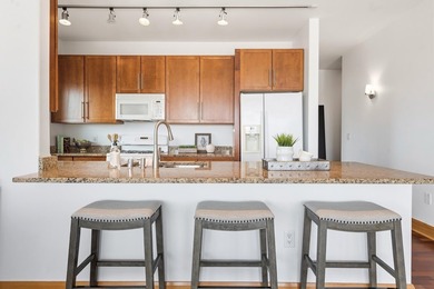 Floor-to-ceiling windows frame the spectacular 270 city views - photo 13