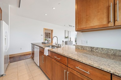 Floor-to-ceiling windows frame the spectacular 270 city views - photo 15