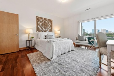 Floor-to-ceiling windows frame the spectacular 270 city views - photo 17