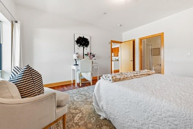 Floor-to-ceiling windows frame the spectacular 270 city views - photo 20