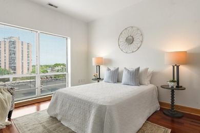 Floor-to-ceiling windows frame the spectacular 270 city views - photo 24
