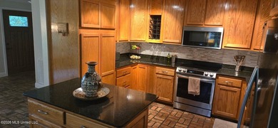 Beautiful Family home located on a quiet cul de sac in Bayou - photo 8