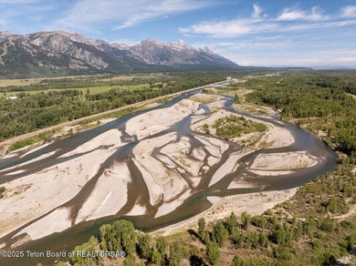 Set beneath the dramatic peaks of the Teton Range, the Antelope - photo 8