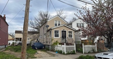 Colonial Style Home. This Home Features 2 Bedrooms, 1 Full Bath - photo 3