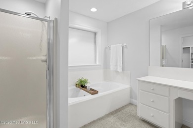 Move-in ready and absolutely immaculate. This charming 2-bedroom - photo 4