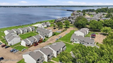 Affordable living right on the Reservoir! Make this your home - photo 2