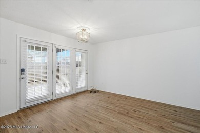 Affordable living right on the Reservoir! Make this your home - photo 6