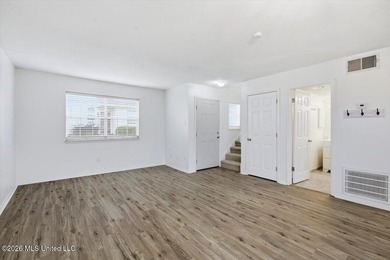 Affordable living right on the Reservoir! Make this your home - photo 7