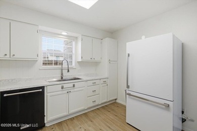 Affordable living right on the Reservoir! Make this your home - photo 9