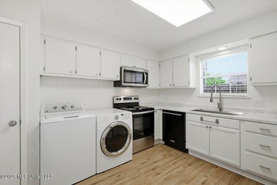 Affordable living right on the Reservoir! Make this your home - photo 10