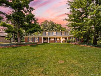 A MUST-SEE PROPERTY! Whether you're looking to call this - photo 1