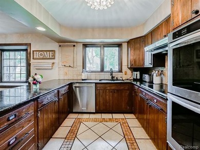 A MUST-SEE PROPERTY! Whether you're looking to call this - photo 4