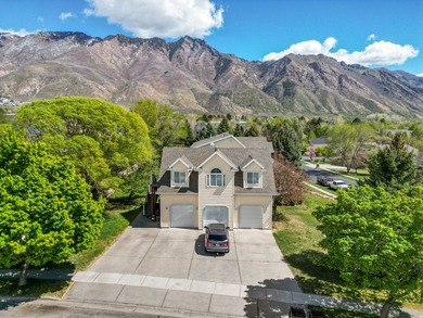 Nestled in a prime Alpine location, this spacious and - photo 4