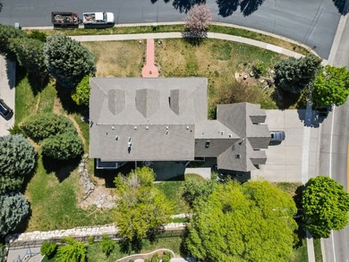 Nestled in a prime Alpine location, this spacious and - photo 6