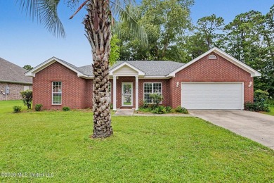 PRISTINE, MOVE IN READY & IN THE HEART OF OCEAN SPRINGS! This - photo 1