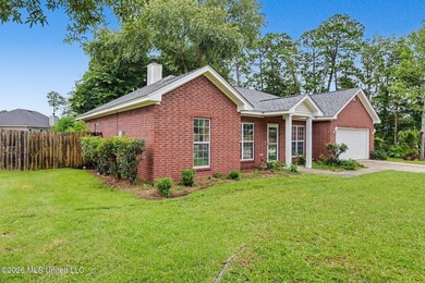 PRISTINE, MOVE IN READY & IN THE HEART OF OCEAN SPRINGS! This - photo 2