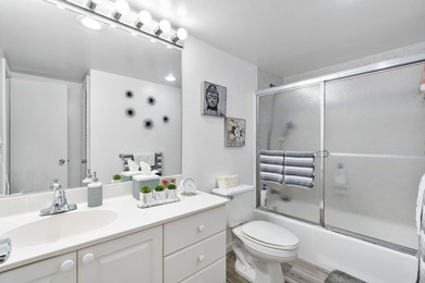 Bright 1BR/1BA residence in Sunny Isles presenting a renewed - photo 24