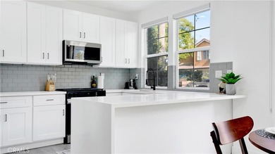 Modern Elegance Meets Resort Living in Ladera Ranch. Welcome to - photo 8