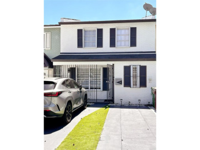Lake Townhome/Townhouse Sale Pending in Hialeah, Florida