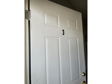 Investor alert! 6 plex all 2 bedroom units with plenty of off - photo 3