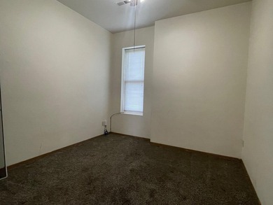 Investor alert! 6 plex all 2 bedroom units with plenty of off - photo 5