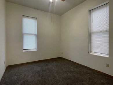 Investor alert! 6 plex all 2 bedroom units with plenty of off - photo 6