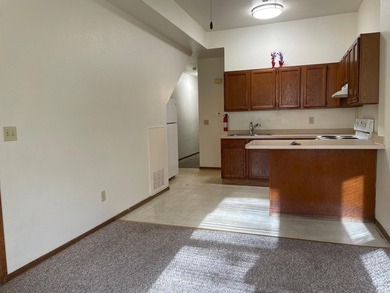 Investor alert! 6 plex all 2 bedroom units with plenty of off - photo 10