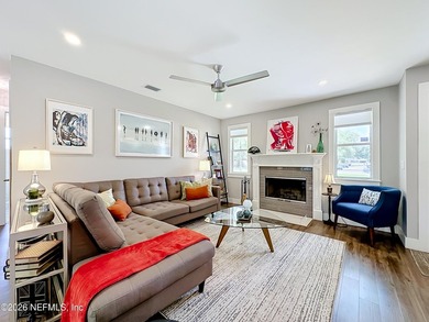 Welcome to this beautifully redesigned pool home, professionally - photo 5
