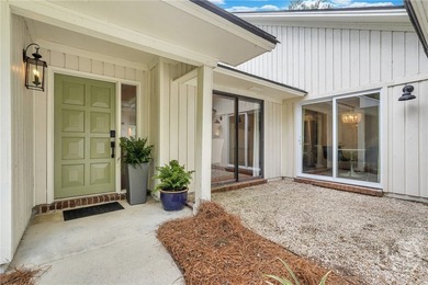 Welcome to your new sanctuary! Nestled in a serene neighborhood - photo 3