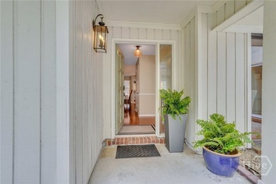 Welcome to your new sanctuary! Nestled in a serene neighborhood - photo 4