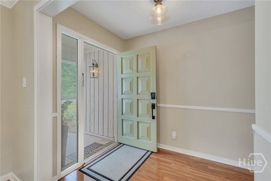 Welcome to your new sanctuary! Nestled in a serene neighborhood - photo 5