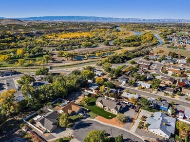 Lots of modern comfort on a large lot is ready to be yours in - photo 41