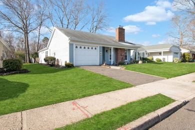 Welcome to easy, low-maintenance living in the highly desirable - photo 2