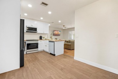Welcome to this charming Fort Lauderdale home ideally located - photo 6