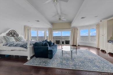 Welcome to a rare and exceptional waterfront in the heart of - photo 18