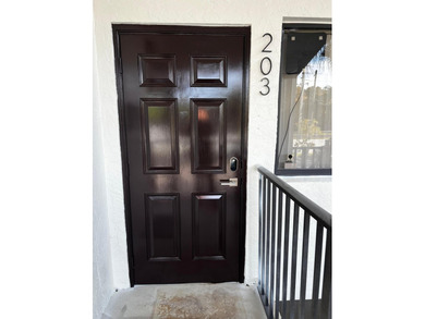 Beautifully renovated top-floor condo with serene lake views in - photo 18