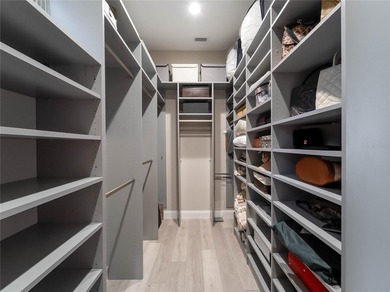 Experience *better than new* luxury in the gated University Park - photo 23