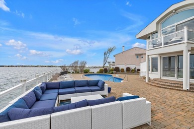 Welcome to a rare and exceptional waterfront in the heart of - photo 30