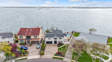 Welcome to a rare and exceptional waterfront in the heart of - photo 34