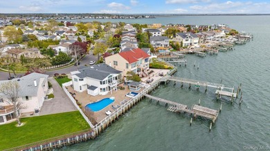 Welcome to a rare and exceptional waterfront in the heart of - photo 39